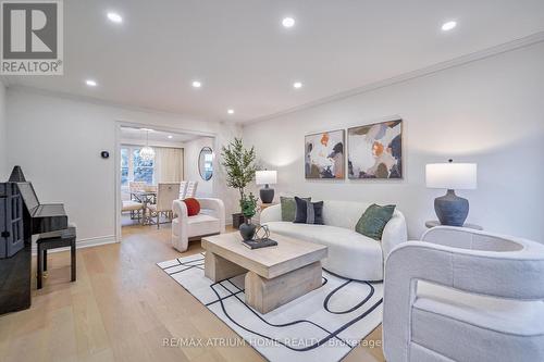 46 Kimberdale Crescent, Toronto (L'Amoreaux), ON - Indoor Photo Showing Living Room