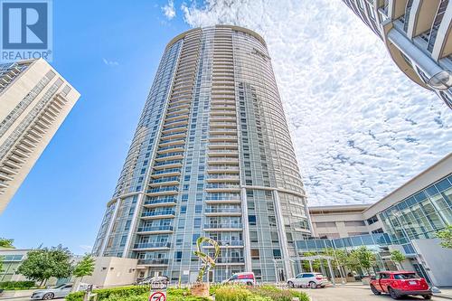 3525 - 135 Village Green Square, Toronto (Agincourt South-Malvern West), ON - Outdoor With Facade