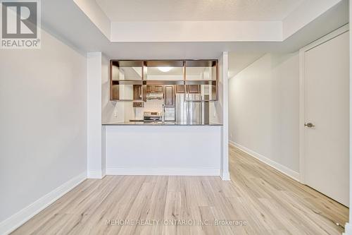 3525 - 135 Village Green Square, Toronto (Agincourt South-Malvern West), ON - Indoor Photo Showing Kitchen