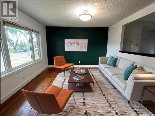 1357 Aberdeen Street, Regina, SK - Indoor Photo Showing Living Room