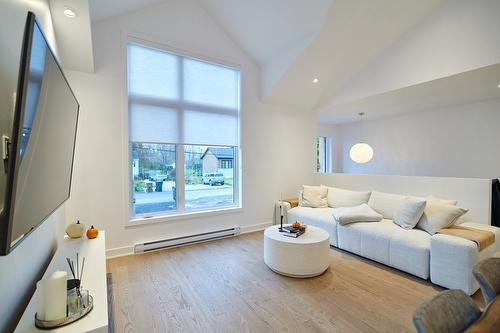 Living room - 61 Rue Tremblay, Saint-Jean-Sur-Richelieu, QC - Indoor Photo Showing Other Room