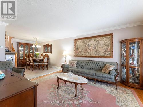 31 Demaris Avenue, Toronto (Glenfield-Jane Heights), ON - Indoor Photo Showing Living Room