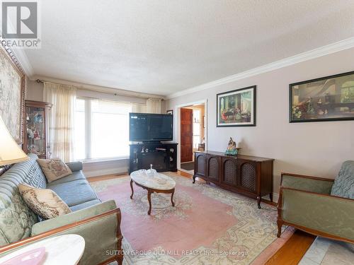 31 Demaris Avenue, Toronto (Glenfield-Jane Heights), ON - Indoor Photo Showing Living Room