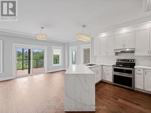 3104 Cardross Court, Oakville (Palermo West), ON - Indoor Photo Showing Kitchen With Upgraded Kitchen