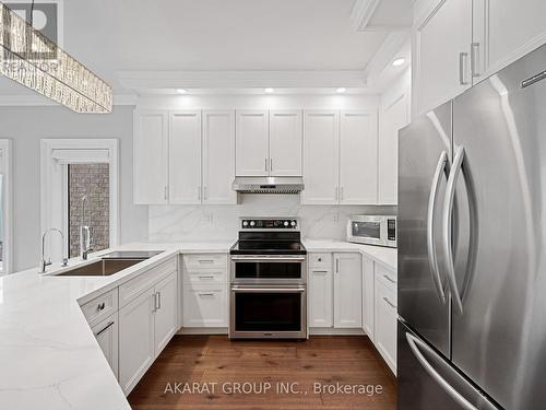 3104 Cardross Court, Oakville (Palermo West), ON - Indoor Photo Showing Kitchen With Upgraded Kitchen