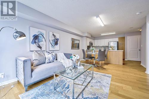 905 - 11 St. Joseph Street, Toronto (Bay Street Corridor), ON - Indoor Photo Showing Living Room