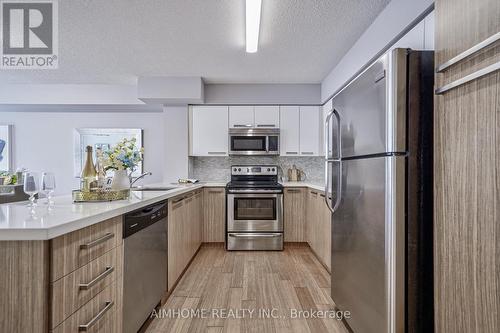 905 - 11 St. Joseph Street, Toronto (Bay Street Corridor), ON - Indoor Photo Showing Kitchen With Upgraded Kitchen