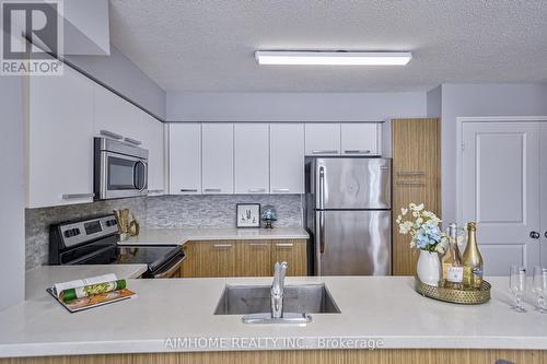 905 - 11 St. Joseph Street, Toronto (Bay Street Corridor), ON - Indoor Photo Showing Kitchen With Upgraded Kitchen