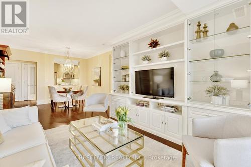 704C - 662 Sheppard Avenue E, Toronto (Bayview Village), ON - Indoor Photo Showing Living Room