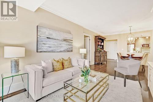 704C - 662 Sheppard Avenue E, Toronto (Bayview Village), ON - Indoor Photo Showing Living Room