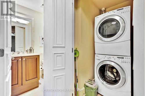 704C - 662 Sheppard Avenue E, Toronto (Bayview Village), ON - Indoor Photo Showing Laundry Room