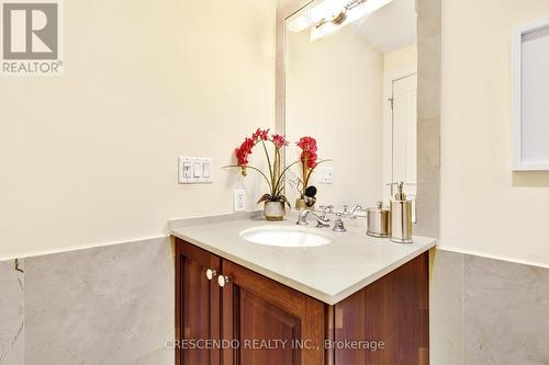 704C - 662 Sheppard Avenue E, Toronto (Bayview Village), ON - Indoor Photo Showing Bathroom