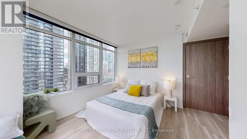 2006 - 17 Bathurst Street, Toronto (Waterfront Communities), ON - Indoor Photo Showing Bedroom