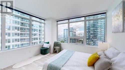 2006 - 17 Bathurst Street, Toronto (Waterfront Communities), ON - Indoor Photo Showing Bedroom