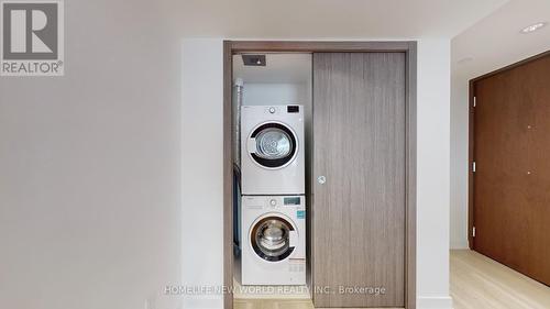 2006 - 17 Bathurst Street, Toronto (Waterfront Communities), ON - Indoor Photo Showing Laundry Room