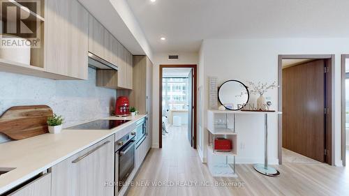 2006 - 17 Bathurst Street, Toronto (Waterfront Communities), ON - Indoor Photo Showing Kitchen With Upgraded Kitchen