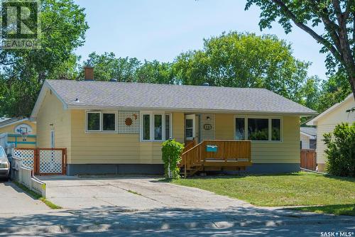 173 Cambridge Avenue, Regina, SK - Outdoor With Deck Patio Veranda