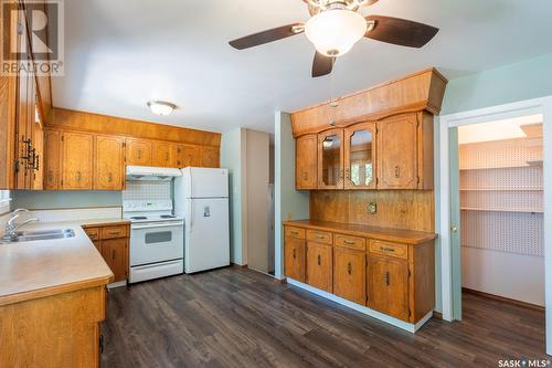 173 Cambridge Avenue, Regina, SK - Indoor Photo Showing Kitchen With Double Sink