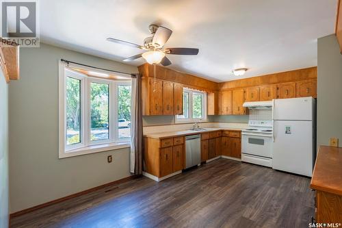 173 Cambridge Avenue, Regina, SK - Indoor Photo Showing Kitchen