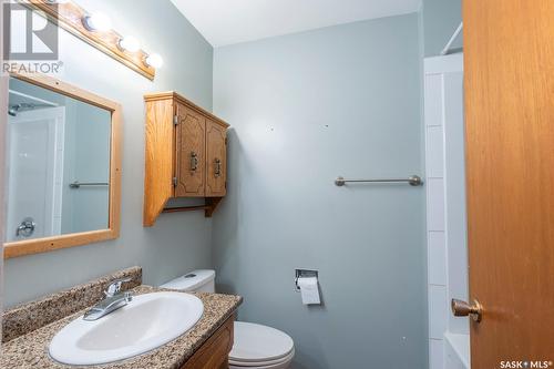 173 Cambridge Avenue, Regina, SK - Indoor Photo Showing Bathroom