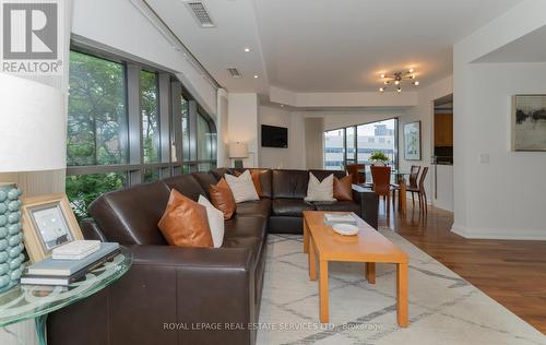 401 - 3 Mcalpine Street, Toronto (Annex), ON - Indoor Photo Showing Living Room