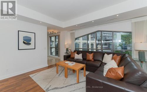 401 - 3 Mcalpine Street, Toronto (Annex), ON - Indoor Photo Showing Living Room