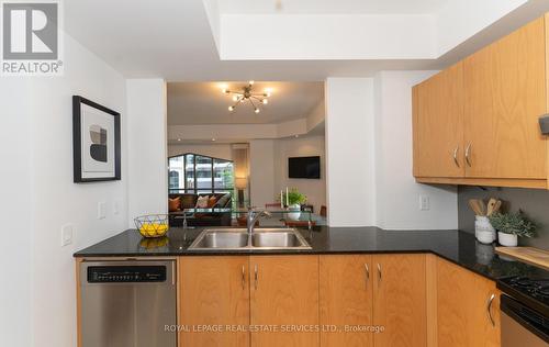 401 - 3 Mcalpine Street, Toronto (Annex), ON - Indoor Photo Showing Kitchen With Double Sink