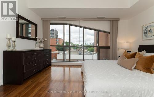 401 - 3 Mcalpine Street, Toronto (Annex), ON - Indoor Photo Showing Bedroom