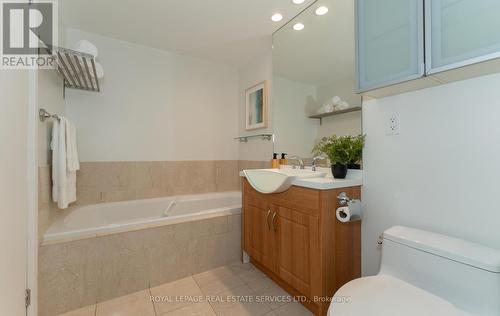 401 - 3 Mcalpine Street, Toronto (Annex), ON - Indoor Photo Showing Bathroom