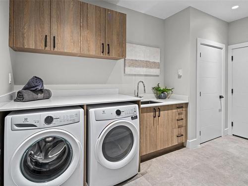 2271 Adela Pl, Sidney, BC - Indoor Photo Showing Laundry Room