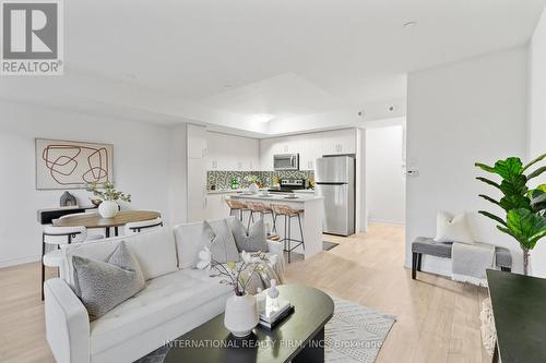 15 - 125 Long Branch Avenue, Toronto (Long Branch), ON - Indoor Photo Showing Living Room