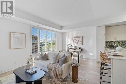 15 - 125 Long Branch Avenue, Toronto (Long Branch), ON - Indoor Photo Showing Living Room