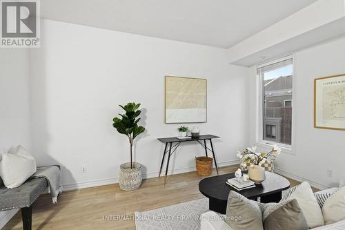 15 - 125 Long Branch Avenue, Toronto (Long Branch), ON - Indoor Photo Showing Living Room