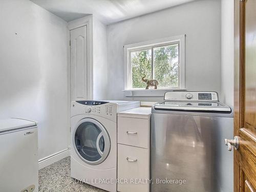 228 Bayshore Rd E, Innisfil, ON - Indoor Photo Showing Laundry Room