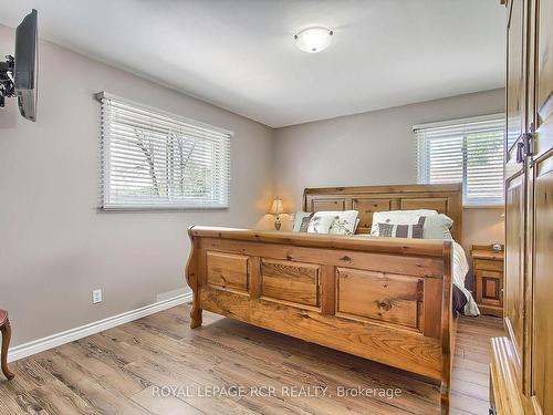 228 Bayshore Rd E, Innisfil, ON - Indoor Photo Showing Bedroom