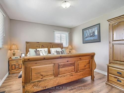 228 Bayshore Rd E, Innisfil, ON - Indoor Photo Showing Bedroom