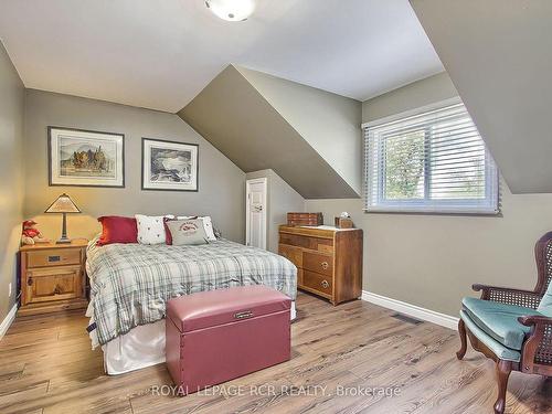 228 Bayshore Rd E, Innisfil, ON - Indoor Photo Showing Bedroom