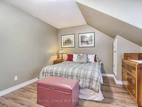 228 Bayshore Rd E, Innisfil, ON - Indoor Photo Showing Bedroom