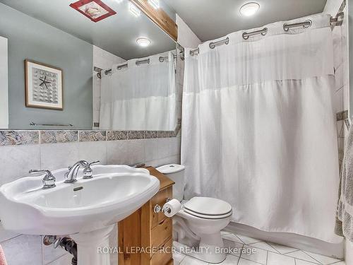 228 Bayshore Rd E, Innisfil, ON - Indoor Photo Showing Bathroom