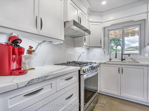 228 Bayshore Rd E, Innisfil, ON - Indoor Photo Showing Kitchen With Upgraded Kitchen