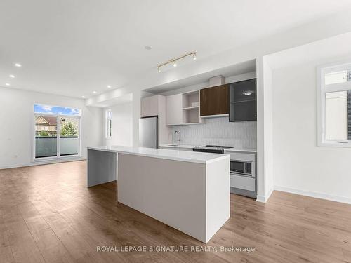 3047 Trailside Dr, Oakville, ON - Indoor Photo Showing Kitchen