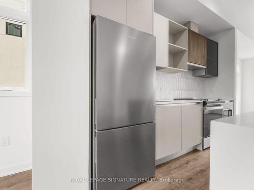 3047 Trailside Dr, Oakville, ON - Indoor Photo Showing Kitchen