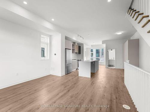 3047 Trailside Dr, Oakville, ON - Indoor Photo Showing Kitchen