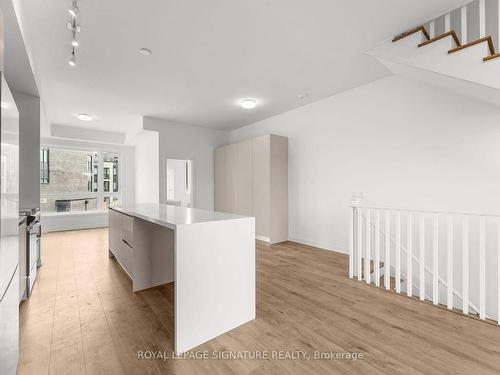 3047 Trailside Dr, Oakville, ON - Indoor Photo Showing Kitchen