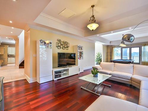 Salon - 946 Ch. Du Bord-Du-Lac-Lakeshore, Dorval, QC - Indoor Photo Showing Living Room