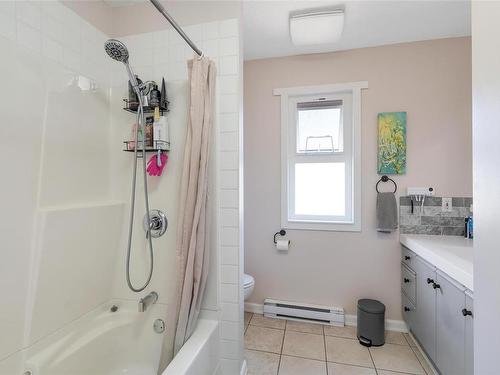 1123 Goldstream Ave, Langford, BC - Indoor Photo Showing Bathroom