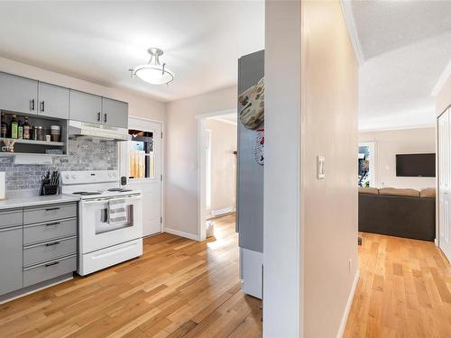 1123 Goldstream Ave, Langford, BC - Indoor Photo Showing Kitchen