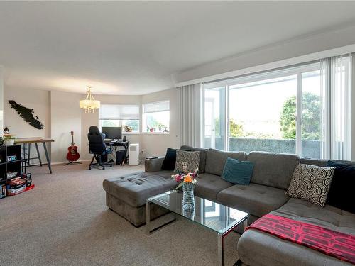 1F-690 Colwyn St, Campbell River, BC - Indoor Photo Showing Living Room