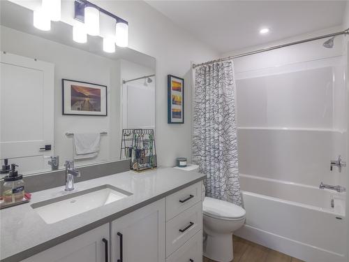 104-337 Hastings Avenue, Penticton, BC - Indoor Photo Showing Bathroom