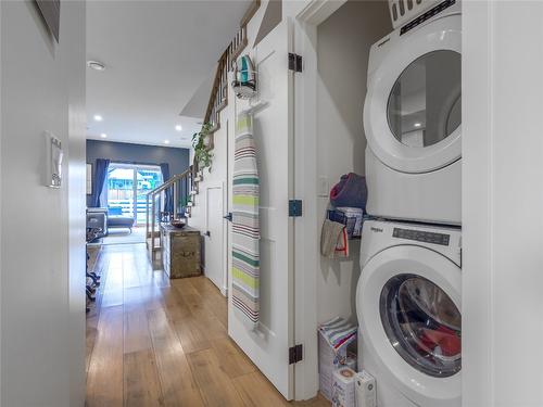 104-337 Hastings Avenue, Penticton, BC - Indoor Photo Showing Laundry Room